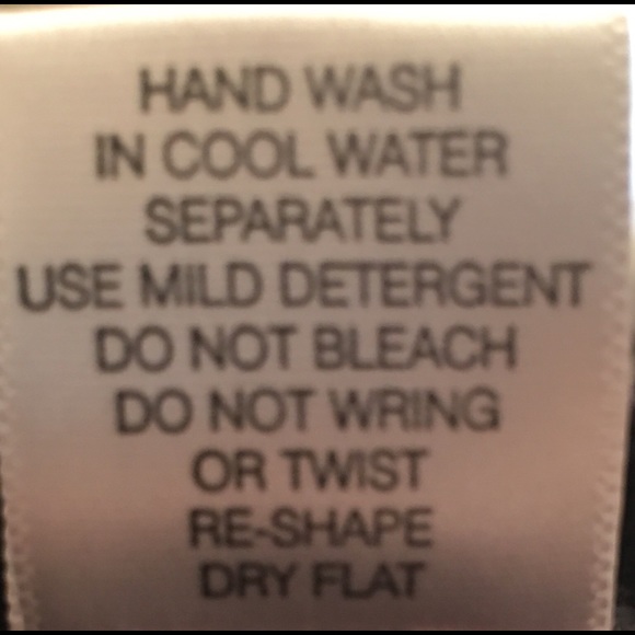 Leo & Nicole size 1X Black poncho 3 buttons front - Picture 7 of 7